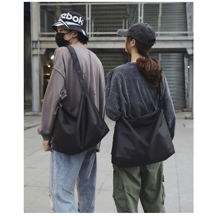 Túi xách túi vải đen trơn tote ulzzang unisex Hàn chống thấm nước dây chéo nam nữ cá tính đi học đi chơi đơn giản basic