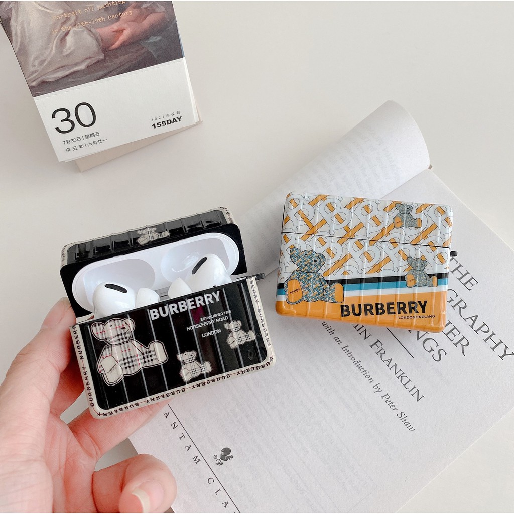 Vỏ Bảo Vệ Hộp Đựng Sạc Tai Nghe Airpods Hình Gấu Burberry Thời Trang