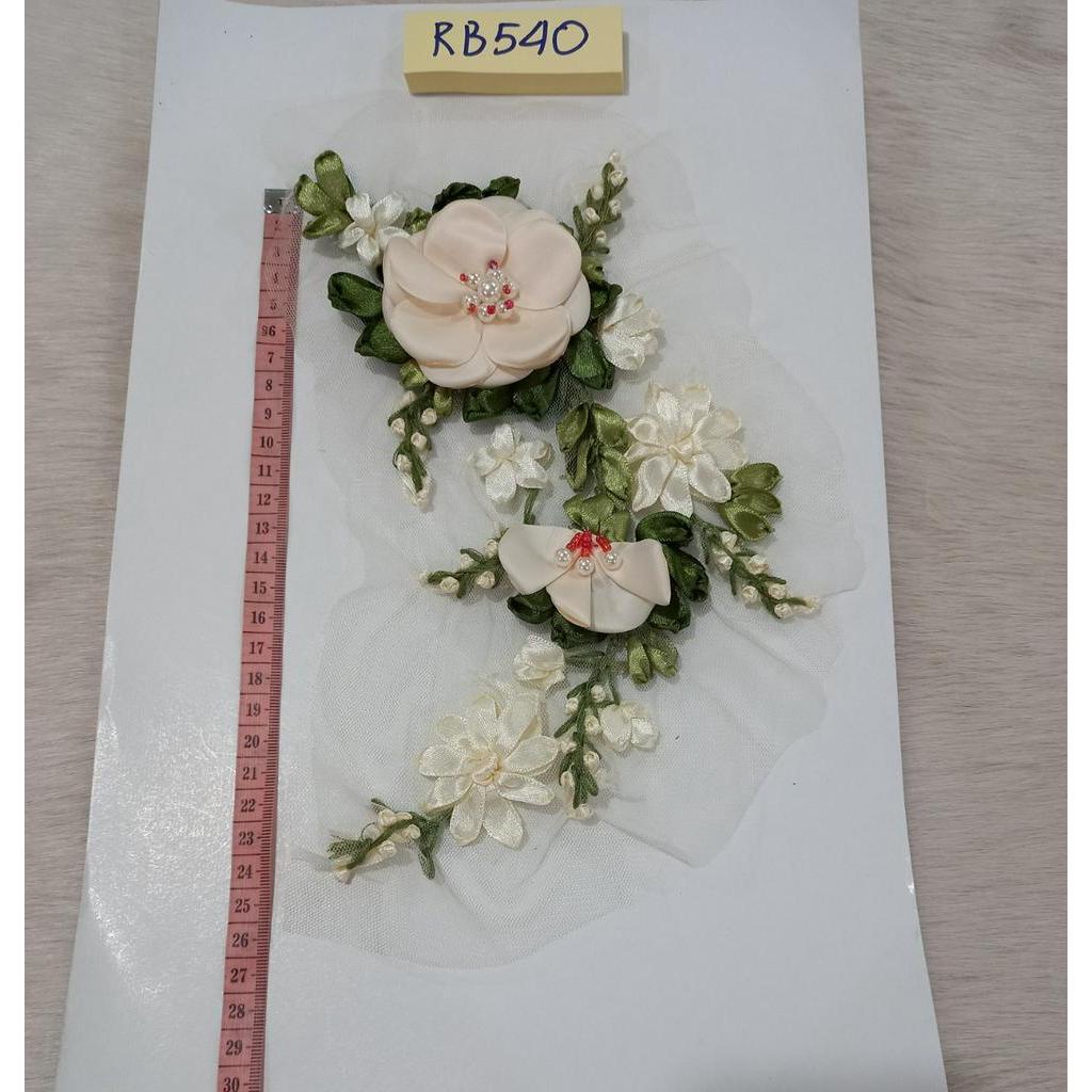 Nhánh ruy băng hoa trà lớn xinh xắn RB540