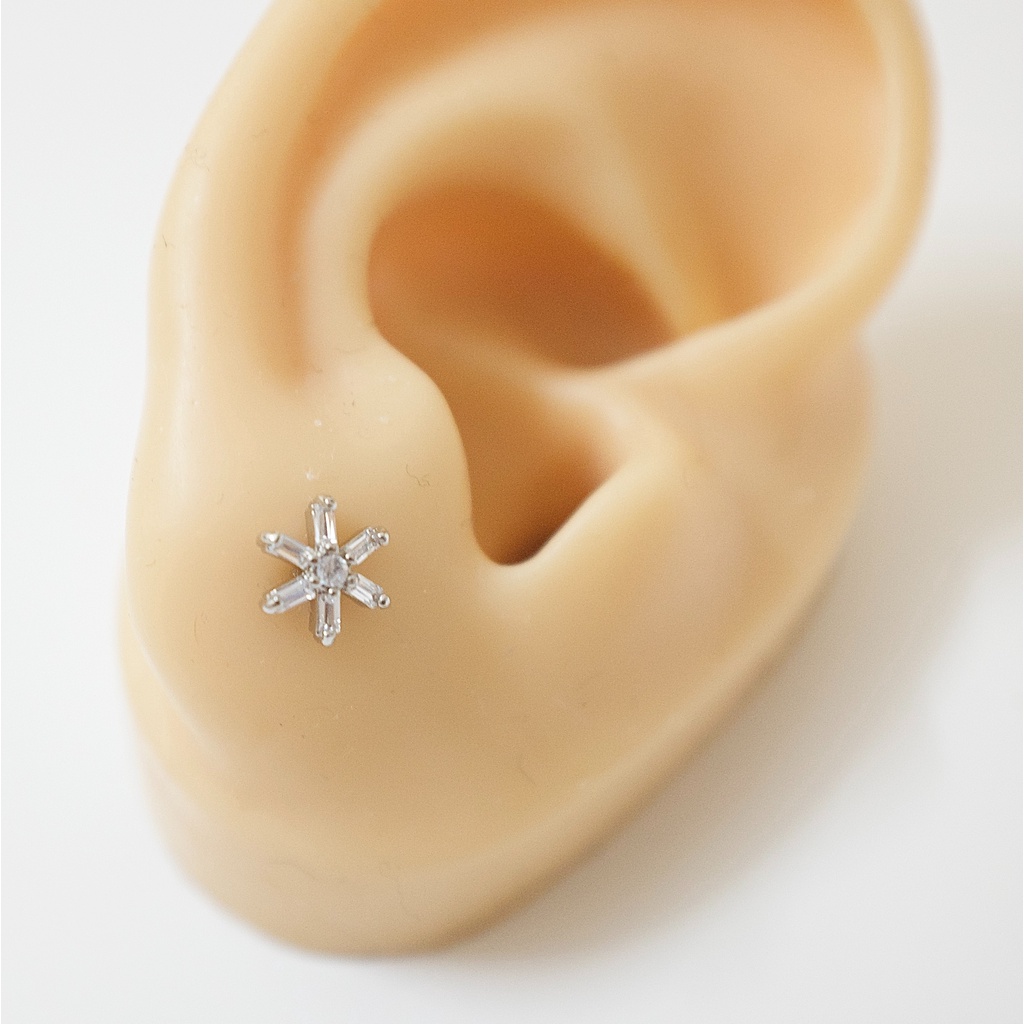 [1 Chiếc] Khuyên Tai Titan Hoa 6 Cánh Đá Trắng Unisex Màu Bạc Đuôi Bi Không Gỉ Sét Không Ngứa Bông Tai Julies Box 66