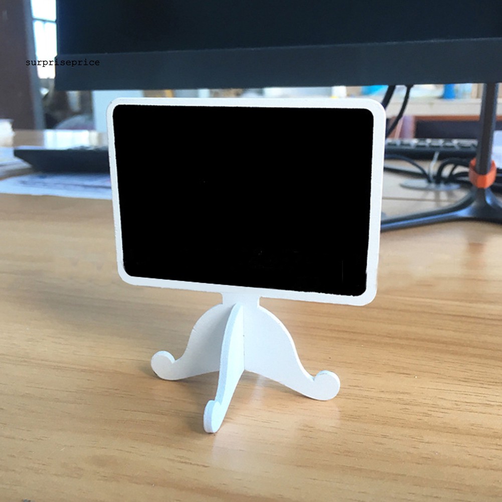 Bảng đen gỗ viết bằng phấn để trang trí bàn tiệc cưới bắt mắt