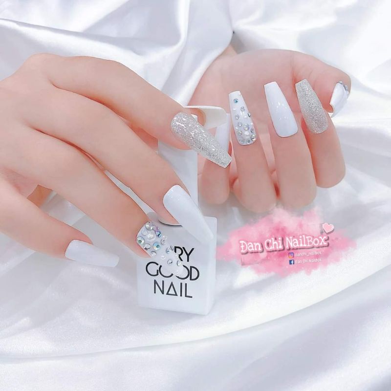 NailBox móng úp thiết kế sẵn Mẫu Trắng Đính Đá