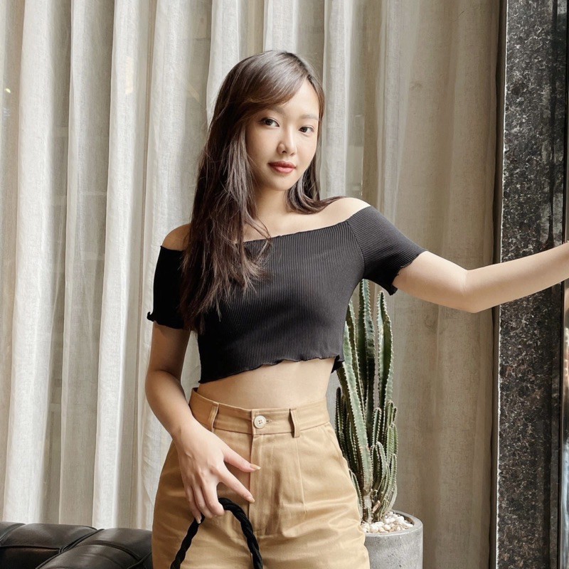 Áo croptop trễ vai form ôm Kalan top