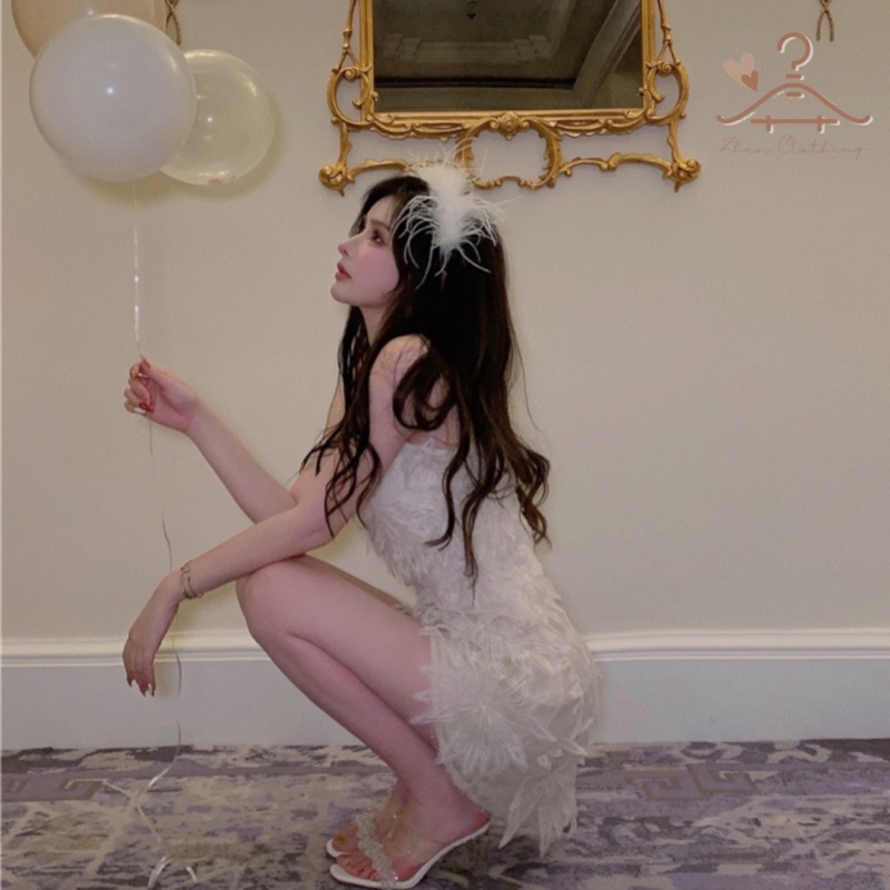 Đầm hai dây ren trắng phối lông vũ sexy điệu đà, váy hai dây quyến rũ