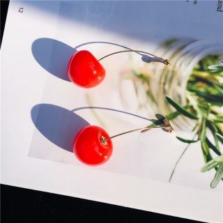 Bông tai quả cherry đỏ mọng