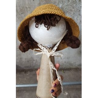 Nón sợi cói tóc giả cho bé.