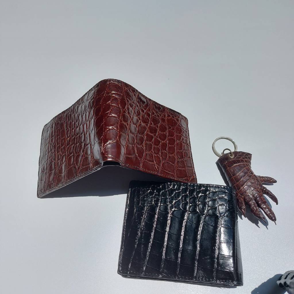 Ví nam da cá sấu,bóp da cá sấu 2 mặt da bụng cá sấu thật 100% Tặng kèm móc khóa bàn tay cá sấu