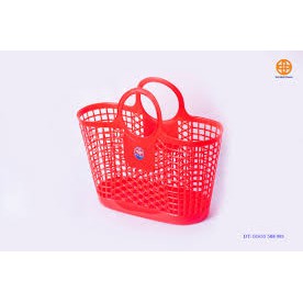 LÀN ĐI CHỢ  BÉ NHỰA VIỆT NHẬT