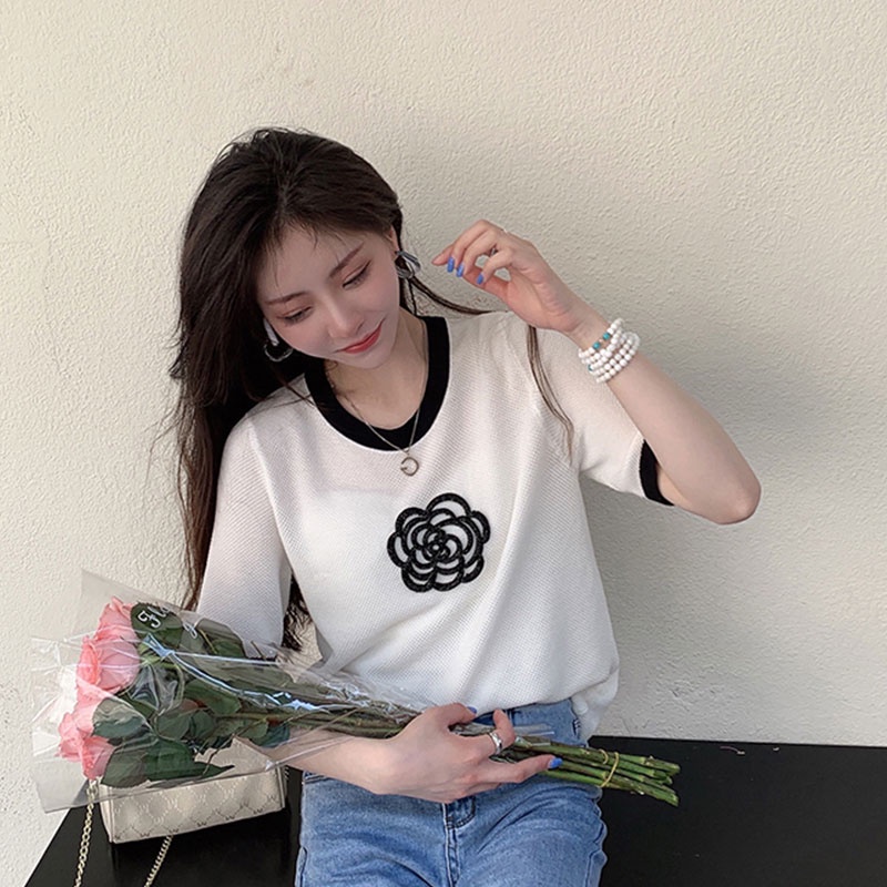 Áo sweater Dệt Kim Tay Ngắn Cổ Tròn Thêu Hình Hoa Trà Viền Màu Sắc Tương Phản Thời Trang Cho Nữ