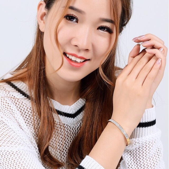 Vòng tay titan hột 3 hàng đá xinh VTT167