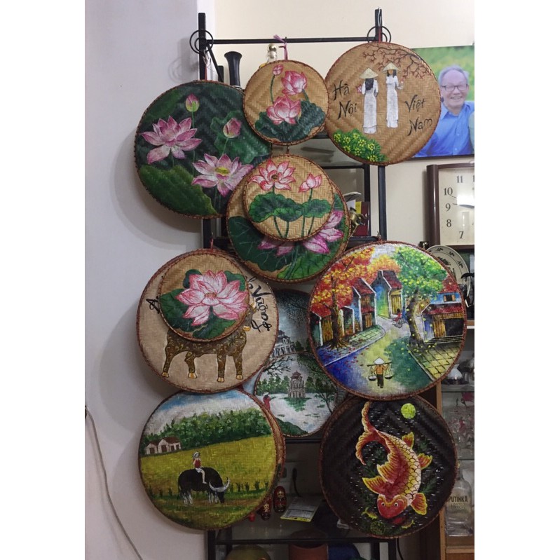 Tranh vẽ Hồ gươm, phố cổ size 45cm trên mẹt tre