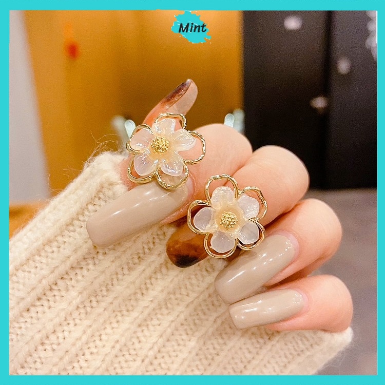 Bông Tai ❤️FREESHIP❤️Hình Hoa Nhẹ Nhàng Nữ Tính Phong Cách Hàn Quốc Kiểu Mới - Khuyên Tai Chuôi Bạc S925