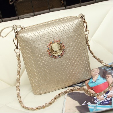 Túi đeo chéo ca rô