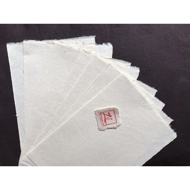 Tập giấy Dó dày 4 lớp 19x29 thích hợp với việc in ấn, làm thiệp hay viết thư thậm chí in ảnh