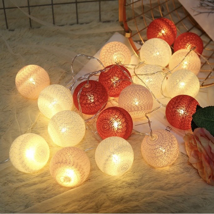 (Xài Điện/Pin) Dây Đèn Led Trang Trí Cotton Ball 20 Banh Vải Nhiều Màu Sắc Decor Quán Cafe, Nhà Cửa, Lều Trại