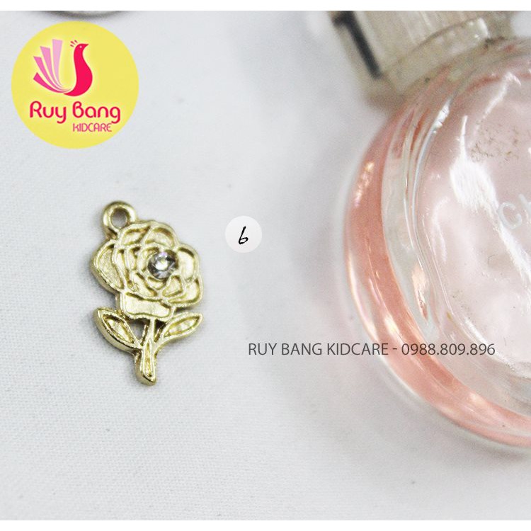 Cành lá kim loại, center đá đính hoa vải handmade