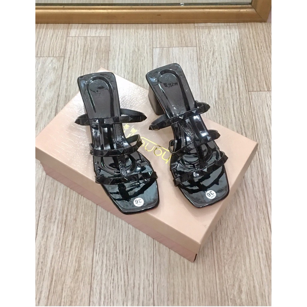 Dép thời trang nữ quai ngang đính đá siêu hot cực xinh lên chân rất điệu đà