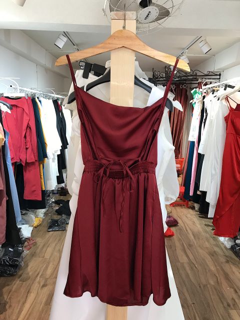 ĐẦM LỤA HAI DÂY HỞ LƯNG SIÊU XINH - ẢNH THẬT NHÉ - GOLD DRESS | BigBuy360 - bigbuy360.vn