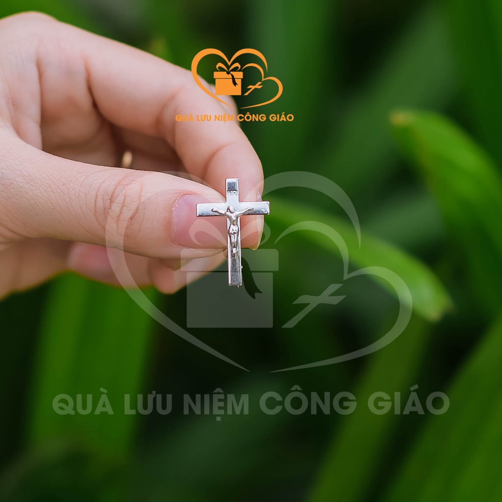 Cài áo hình Thánh giá chất liệu kim loại