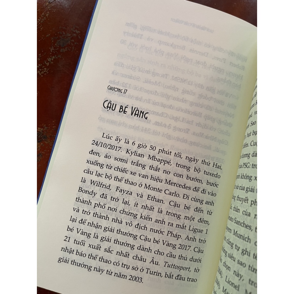 Sách - [Tặng kèm bookmark] MBAPPÉ Cậu bé Vàng - Luca Caioli &amp; Cyril Collot