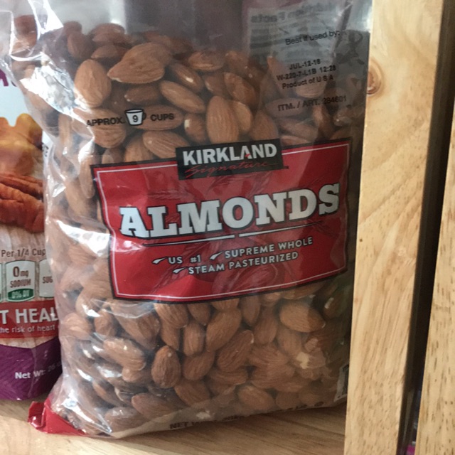 3 hạt Almonds (khách order)