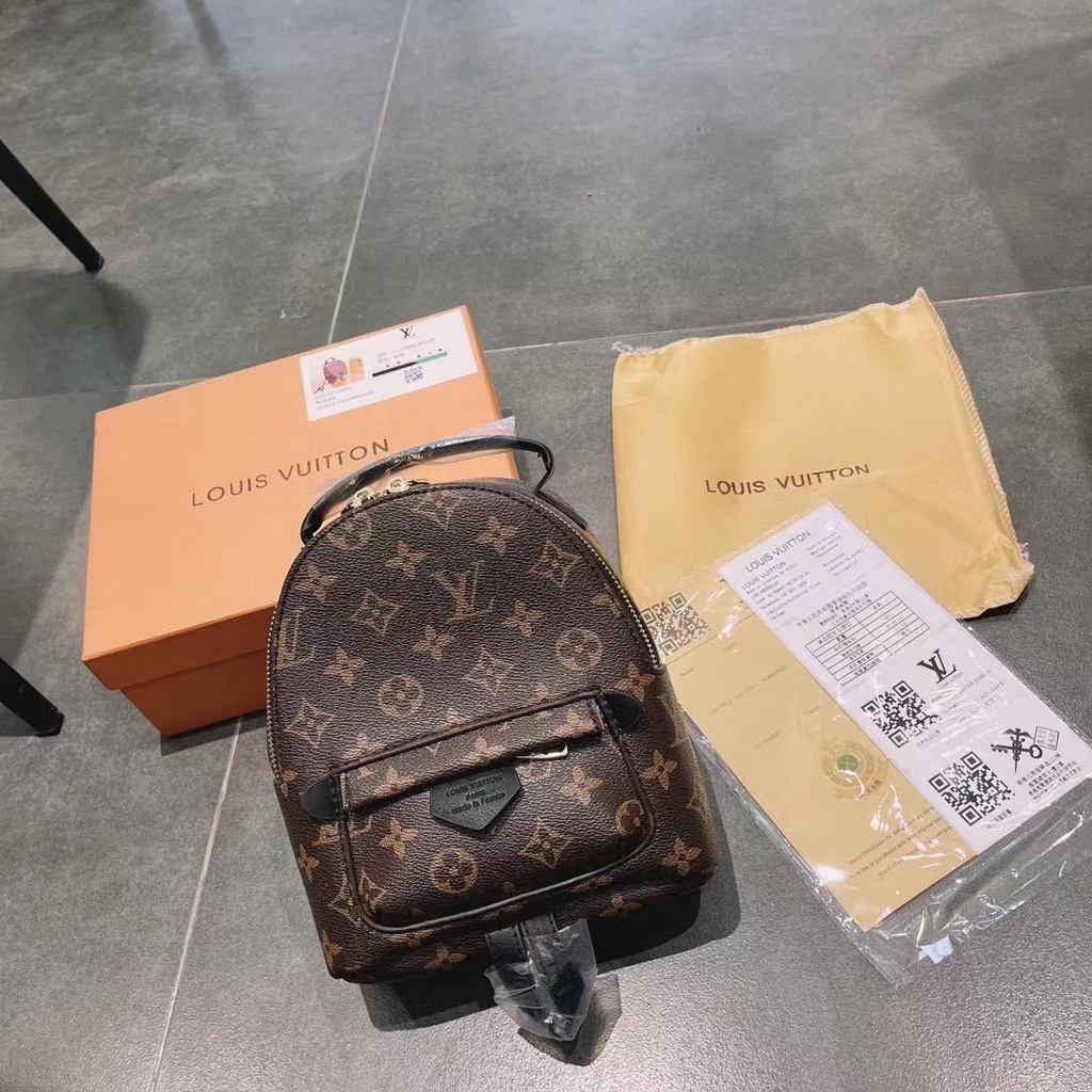 Balo mini hoạ tiết chữ