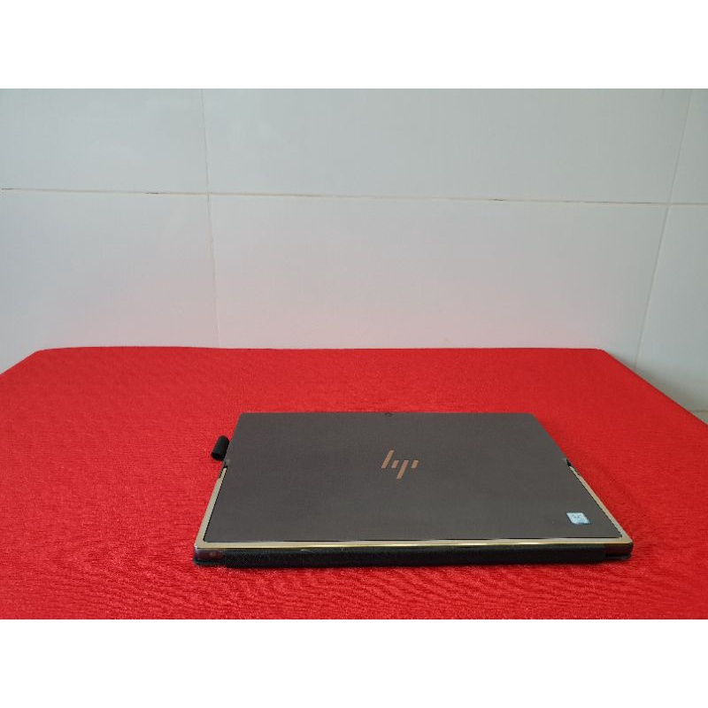 Laptop lai máy tính bảng HP Spectre X2