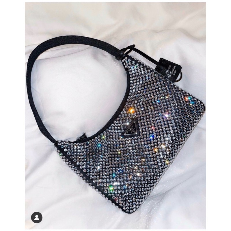 Túi gắn đá prada