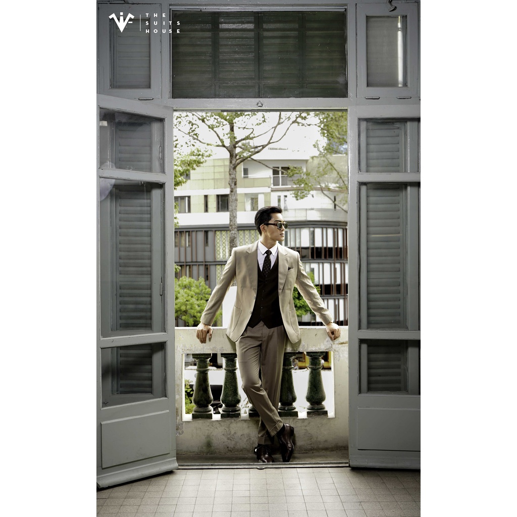 Bộ vest nam nâu nhạt chất wool ve chữ V vạt bầu 2 khuy túi đắp The Suits House