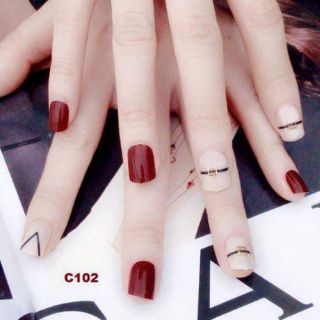 Móng tay giả đính đá