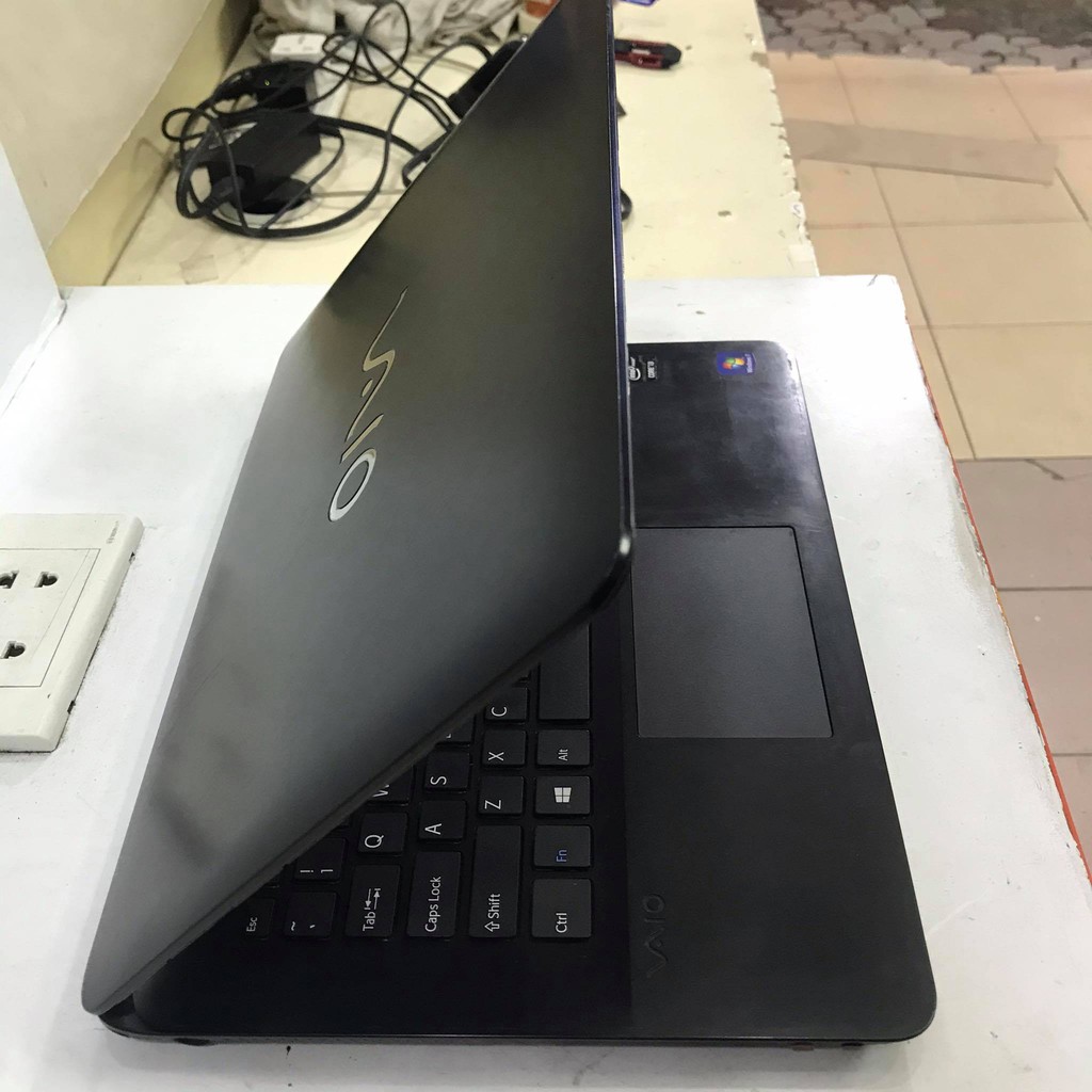 Máy laptop Sony Vaio Fit 14E SVF-1421QSG/B Intel Core i3-3217U 1.8GHz, 2gb ram, 750gb hdd, Vga Intel HD , 14 inch Đẹp | BigBuy360 - bigbuy360.vn