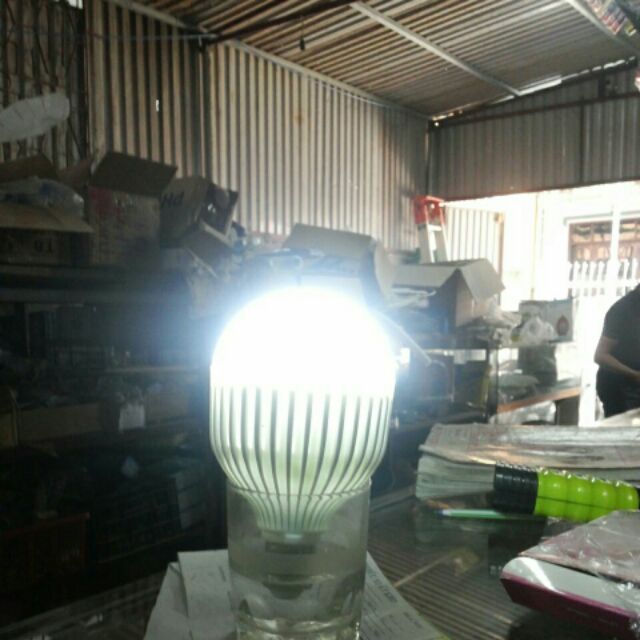 Bóng led tích điện 15w