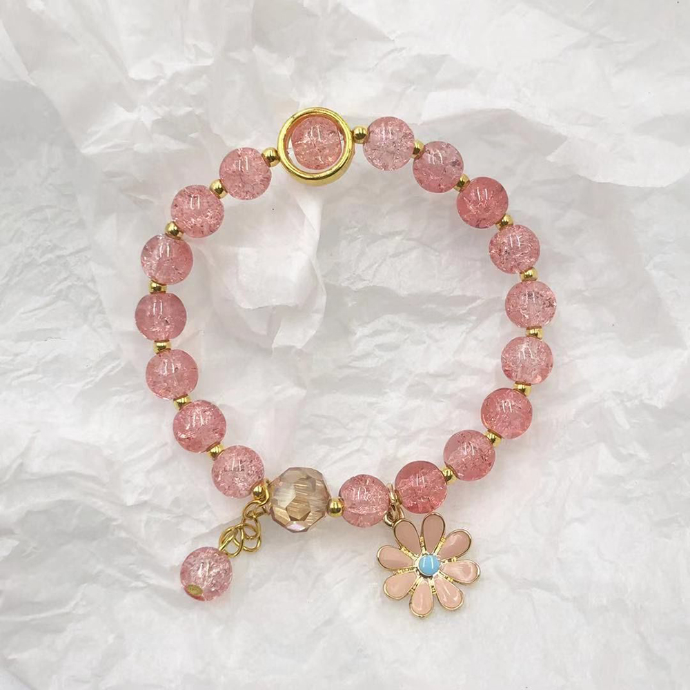 Vòng đeo tay đính họa tiết hoa cúc với phong cách thiết kế tinh tế