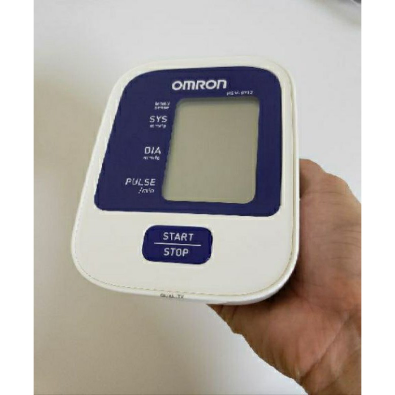 [HÀNG CHÍNH HÃNG] Máy đo huyết áp bắp tay OMRON Hem 8712 xuất xứ Nhật Bản