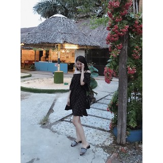 Đầm bẹt vai chấm bi, thiết kế