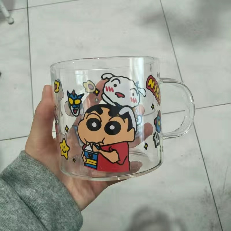 Cốc nước thuỷ tinh hình cậu bé bút chì Shinosuke cute