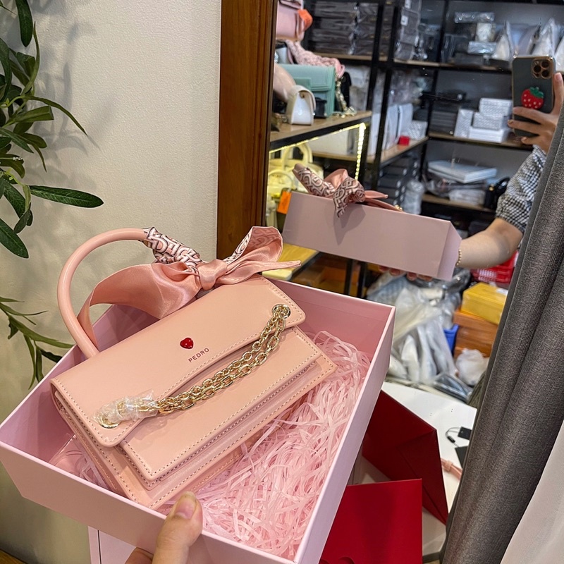 Túi Pedro fullbox kèm khăn ( New )