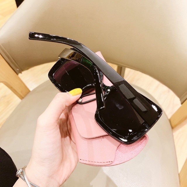 KÍNH GỌNG VUÔNG TRÀN VIỀN MONL B225