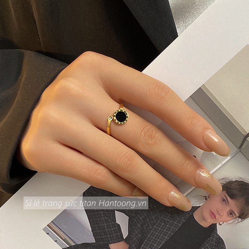 Nhẫn titan nữ không gỉ thiết kế mặt đen tròn khắc số la mã thời trang thanh nhã