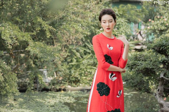 Áo dài cách tân nữ họa tiết hoa sen kết phalle nổi bật sang trọng