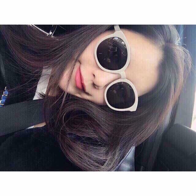 Kính tròn trắng siêu hot