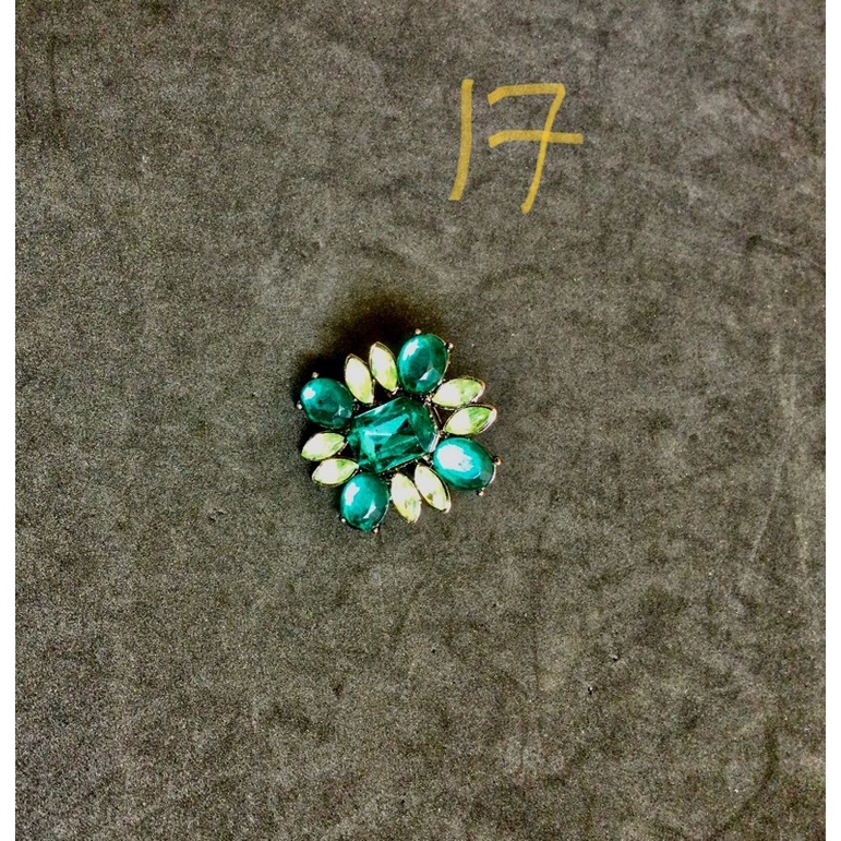 Nhẫn đính hạt độc đáo