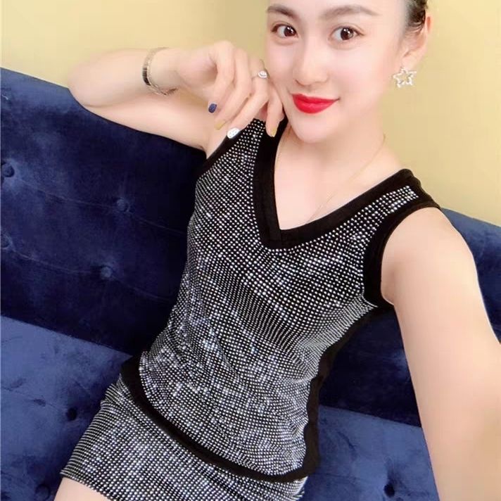 Áo Hai Dây Dáng Ôm Cổ Chữ V Đính Đá Thời Trang Xuân Hè Năm 2021 | BigBuy360 - bigbuy360.vn