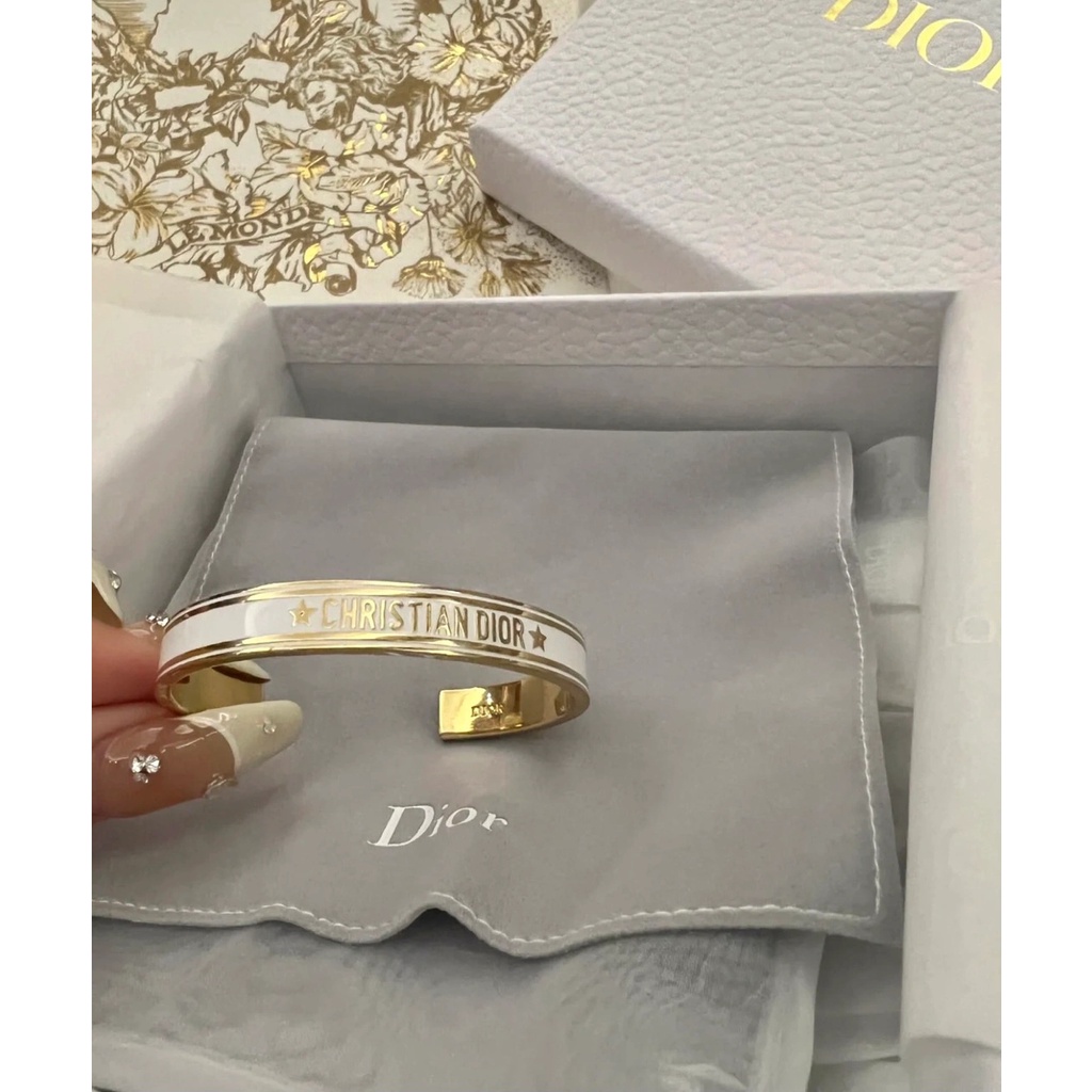 Vòng Tay Mở 22 Chữ logo Phong Cách Mới