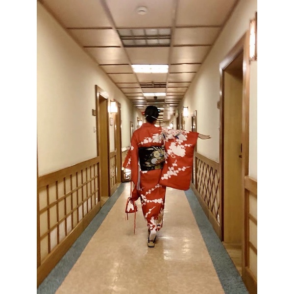 Trang phục nhật bản kimono đỏ dài