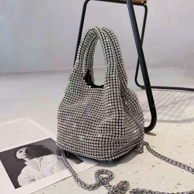 Túi xách đính đá sang chảnh