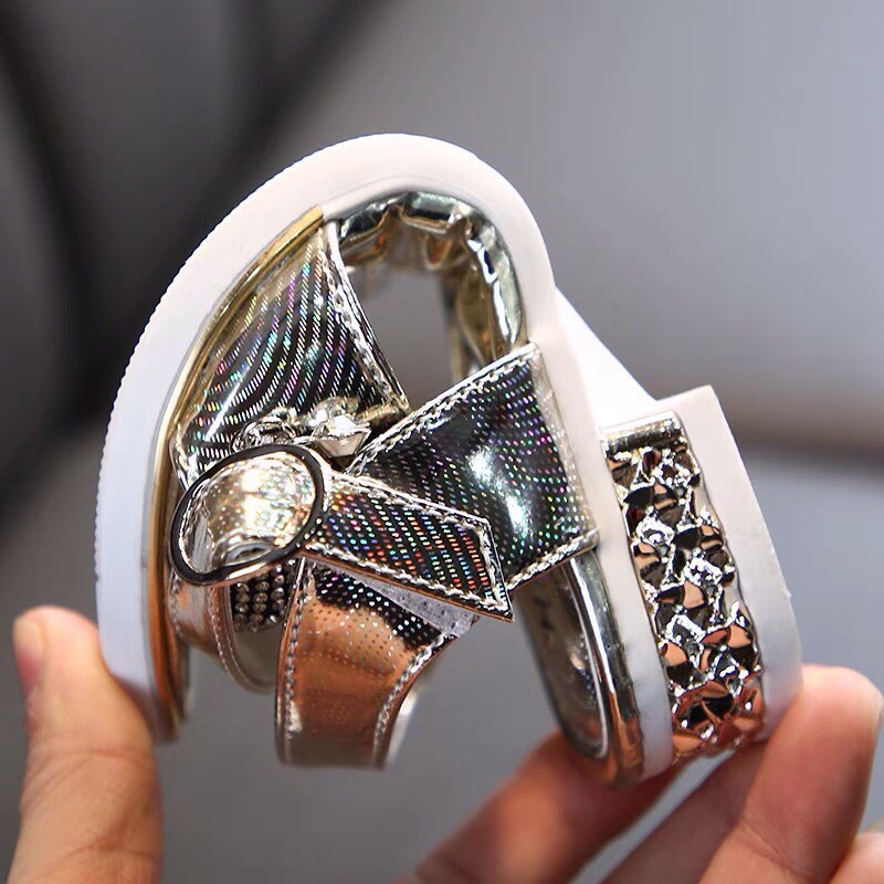 Sandal cho bé gái có gót da bóng có hoa đá ở quai mã mới yy1917