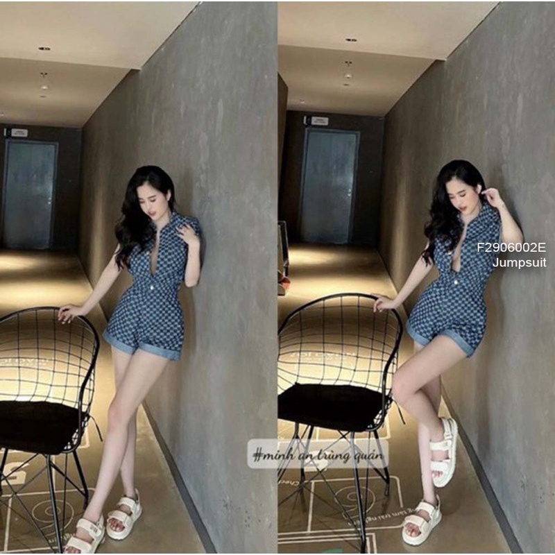Jumpsuit short jean họa tiết gài nút cổ bẻ