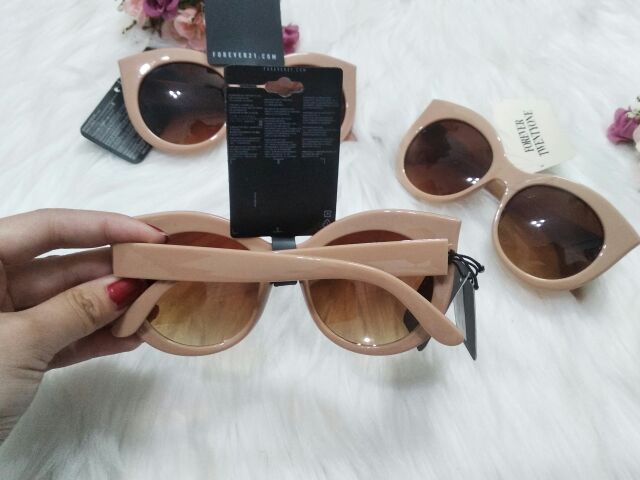 Kính Forever 21 - xước nhẹ- xách tay Nhật - có bill chính hãng