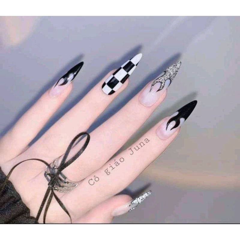 Móng giả_nail box móng thiết kế kẻ caro cá tính